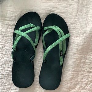 green teva sandals💫
